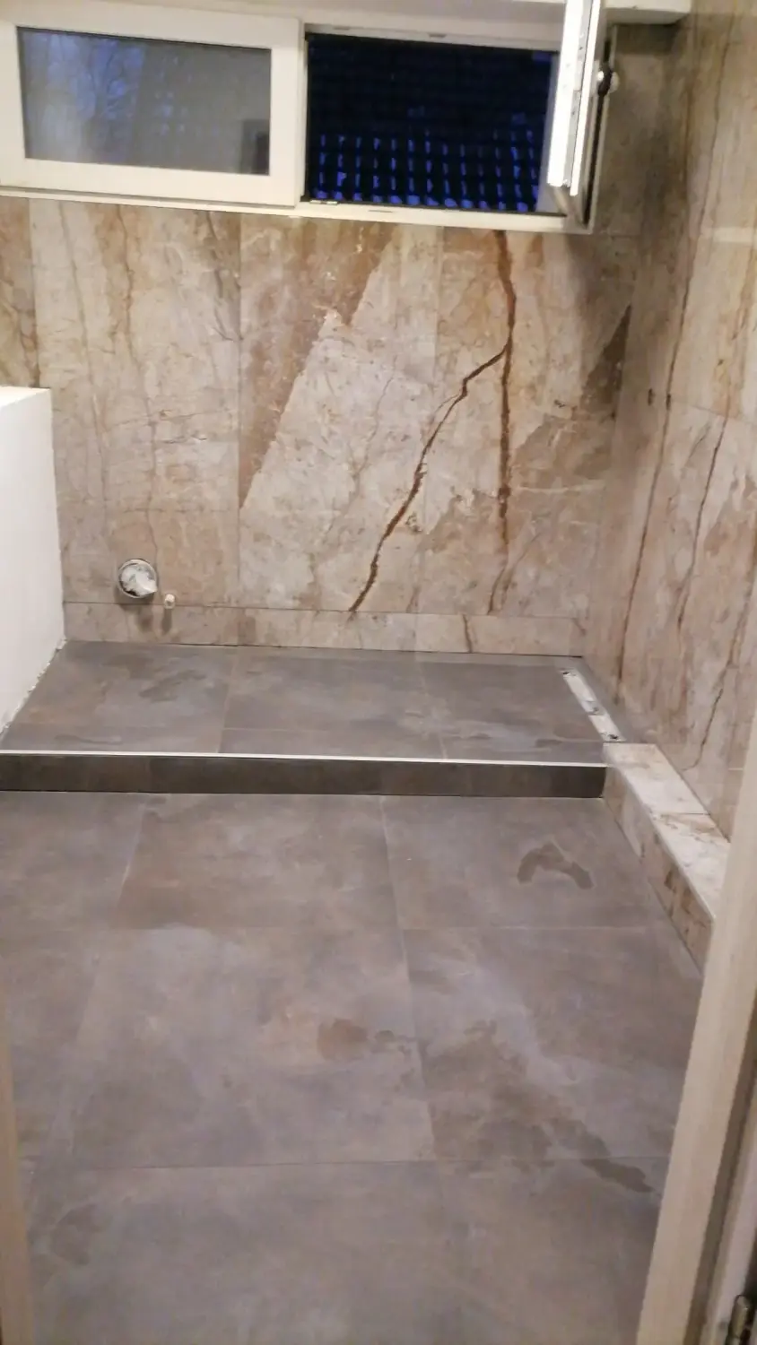 Inex Baubetreuung GmbH, Badsanierung Fliesenlegen