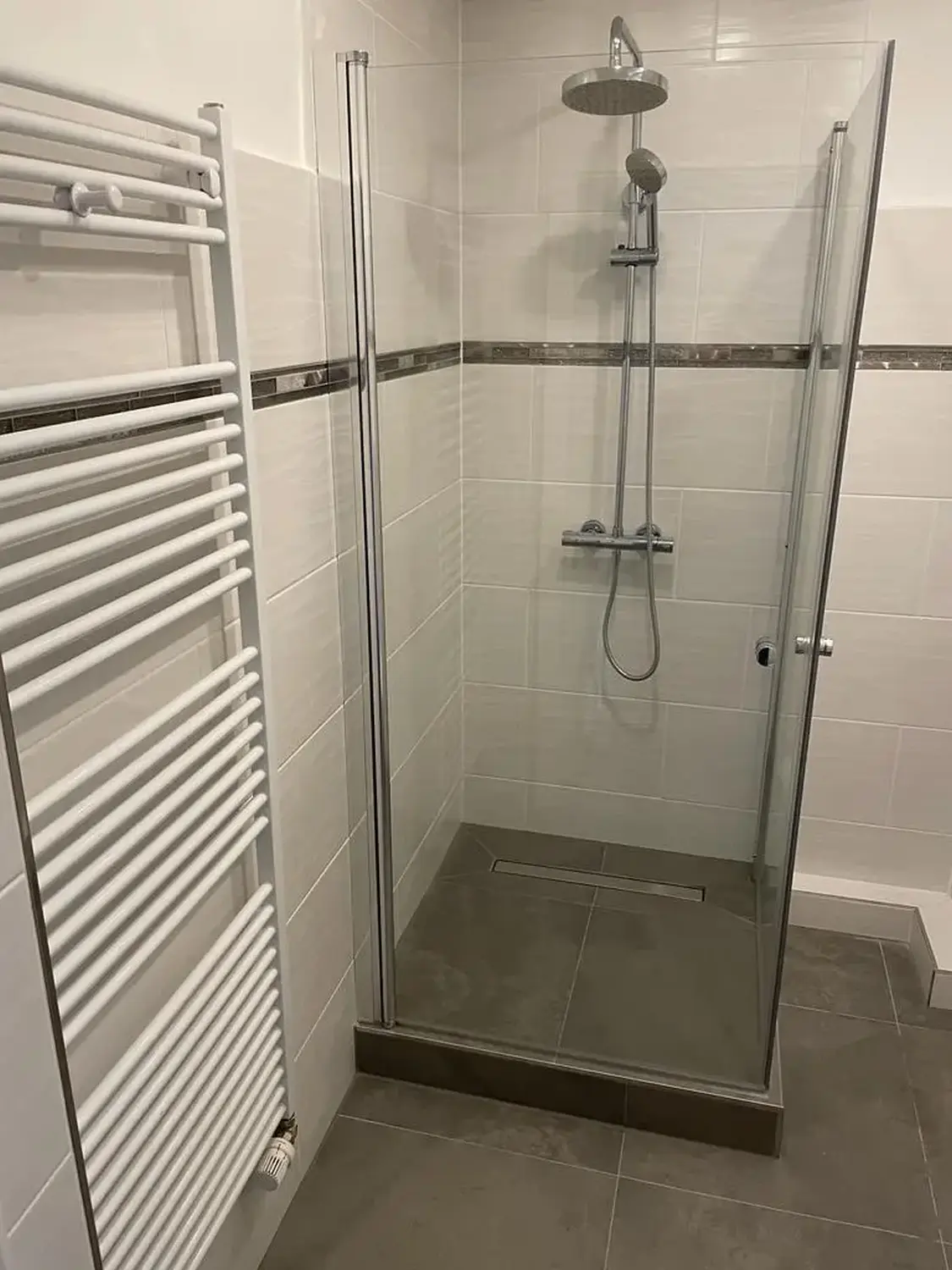 Inex Baubetreuung GmbH, Badsanierung Fliesenlegen